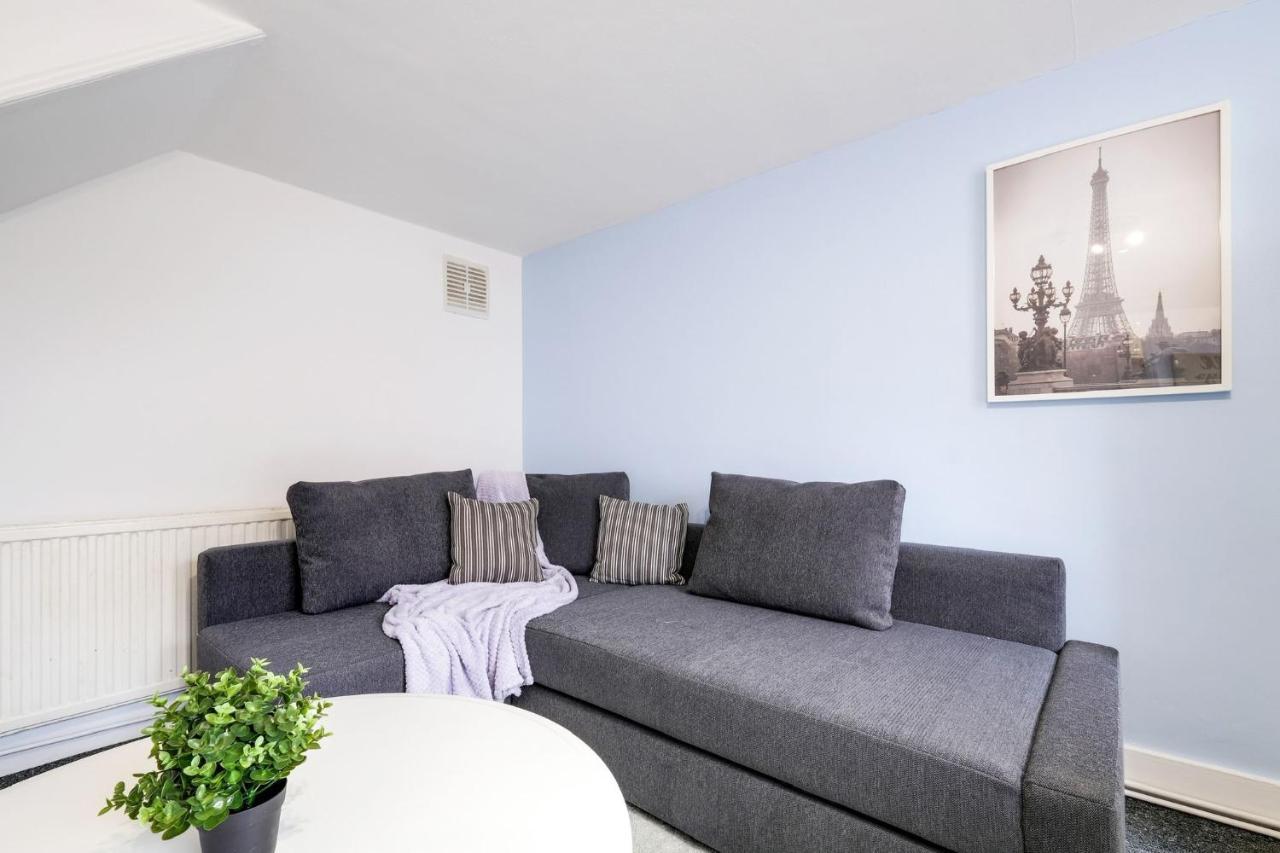 شقة Chic 1Br House In Hounslow - 12 Mins From Heathrow Airport Feltham المظهر الخارجي الصورة