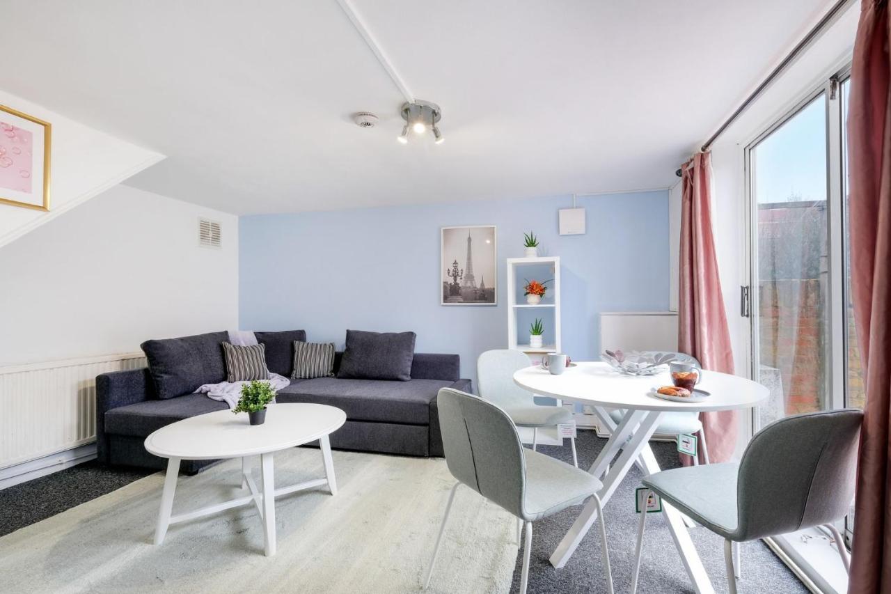 شقة Chic 1Br House In Hounslow - 12 Mins From Heathrow Airport Feltham المظهر الخارجي الصورة