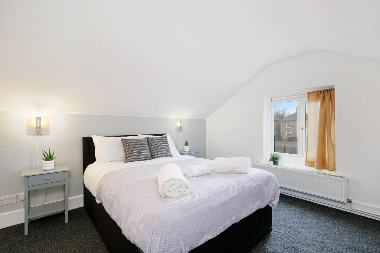 شقة Chic 1Br House In Hounslow - 12 Mins From Heathrow Airport Feltham المظهر الخارجي الصورة